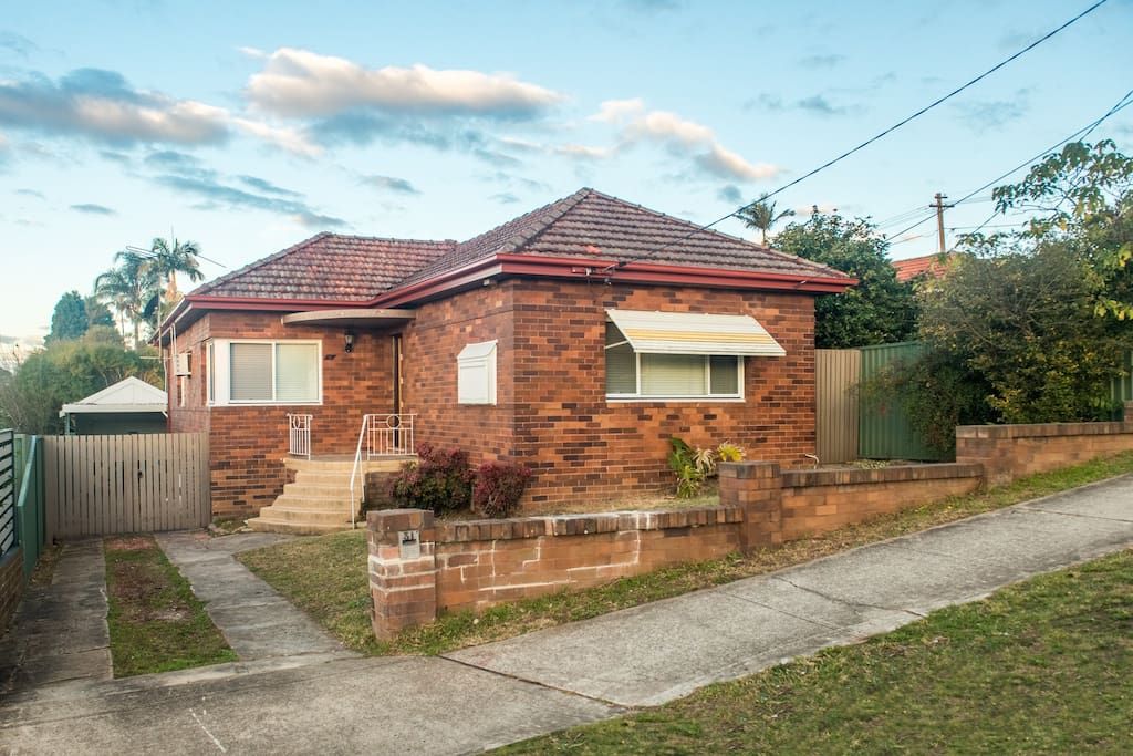 31 Bonds Road, Peakhurst NSW 2210, Image 0