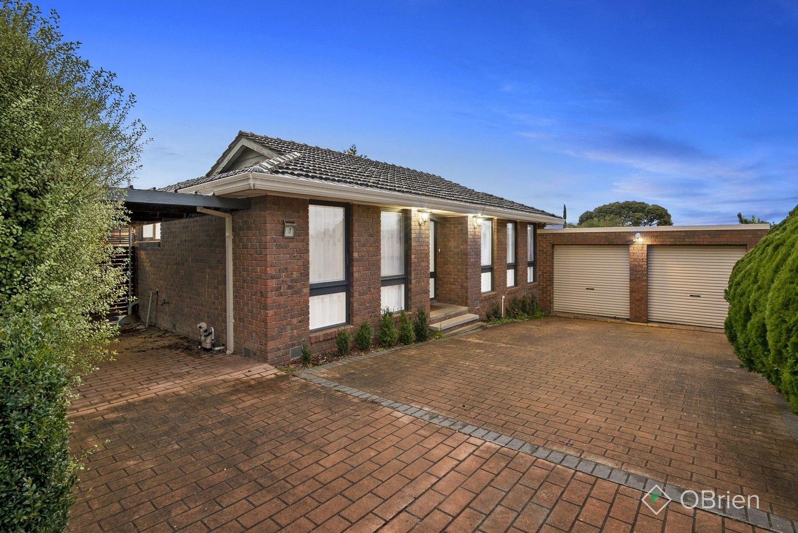 4 bedrooms House in 7 Spinosa Close ENDEAVOUR HILLS VIC, 3802