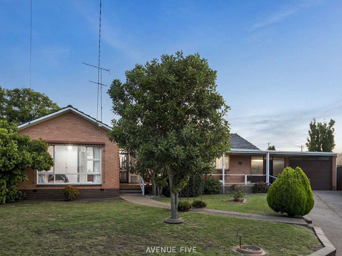 3 bedrooms House in 5 Pickett Crescent BELMONT VIC, 3216