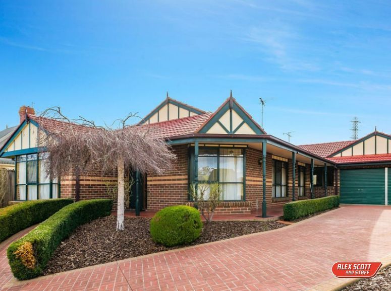 4 bedrooms House in 18 Gavinton Place BERWICK VIC, 3806