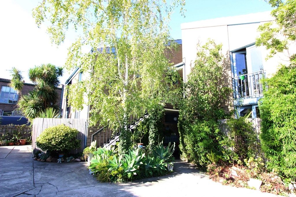 2 bedrooms Apartment / Unit / Flat in 1/2-10 Earl Street CARLTON NORTH VIC, 3054