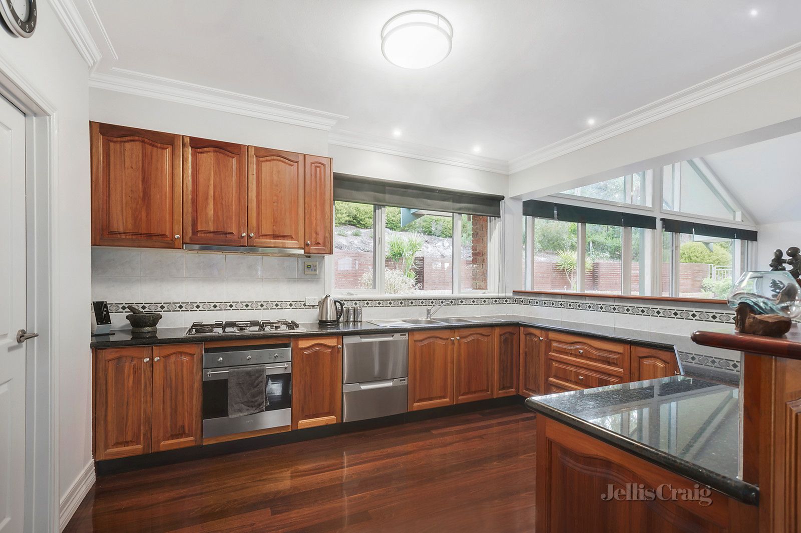 2 Timberglades, Park Orchards VIC 3114, Image 2
