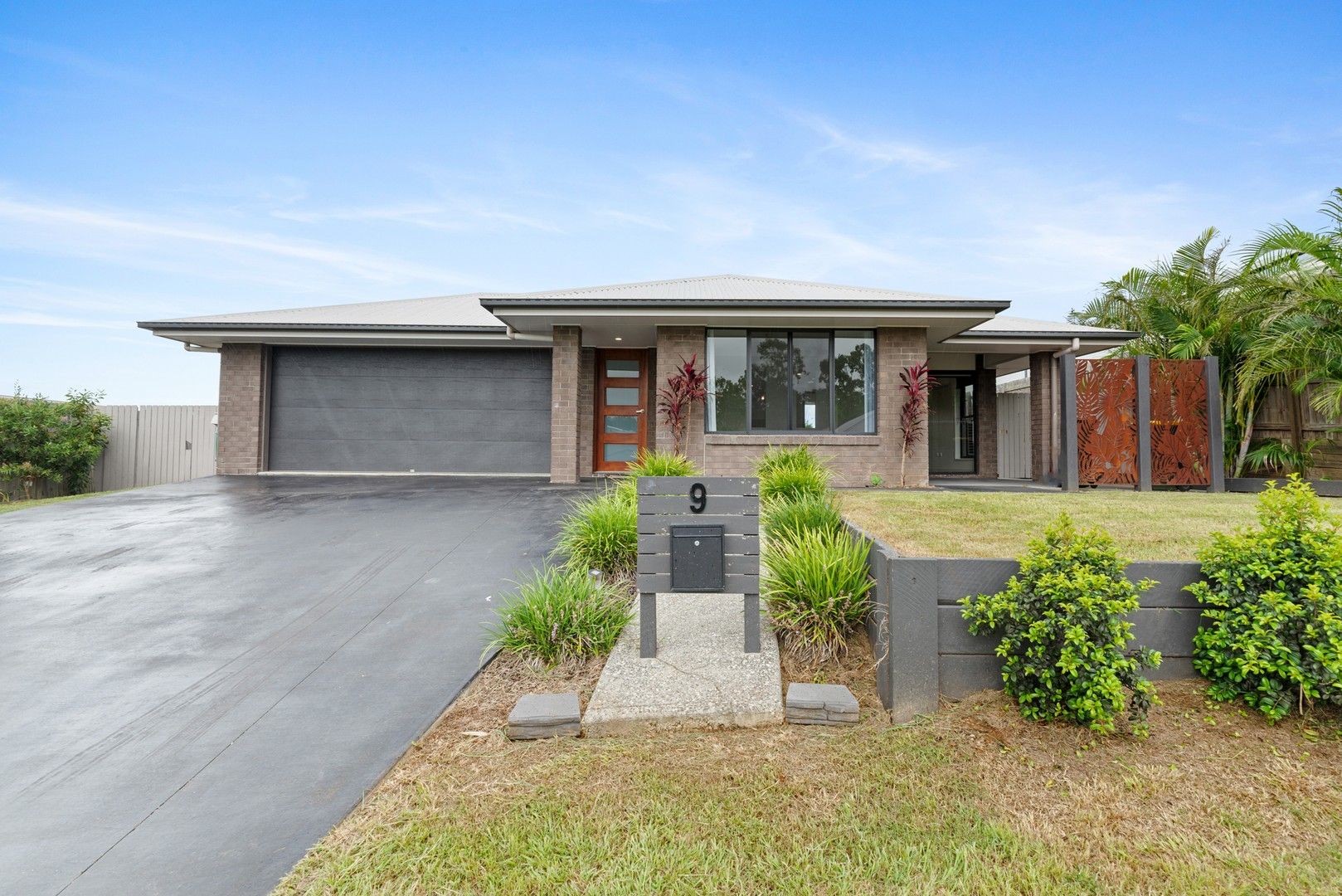 4 bedrooms House in 9 Ministerial Court JONES HILL QLD, 4570