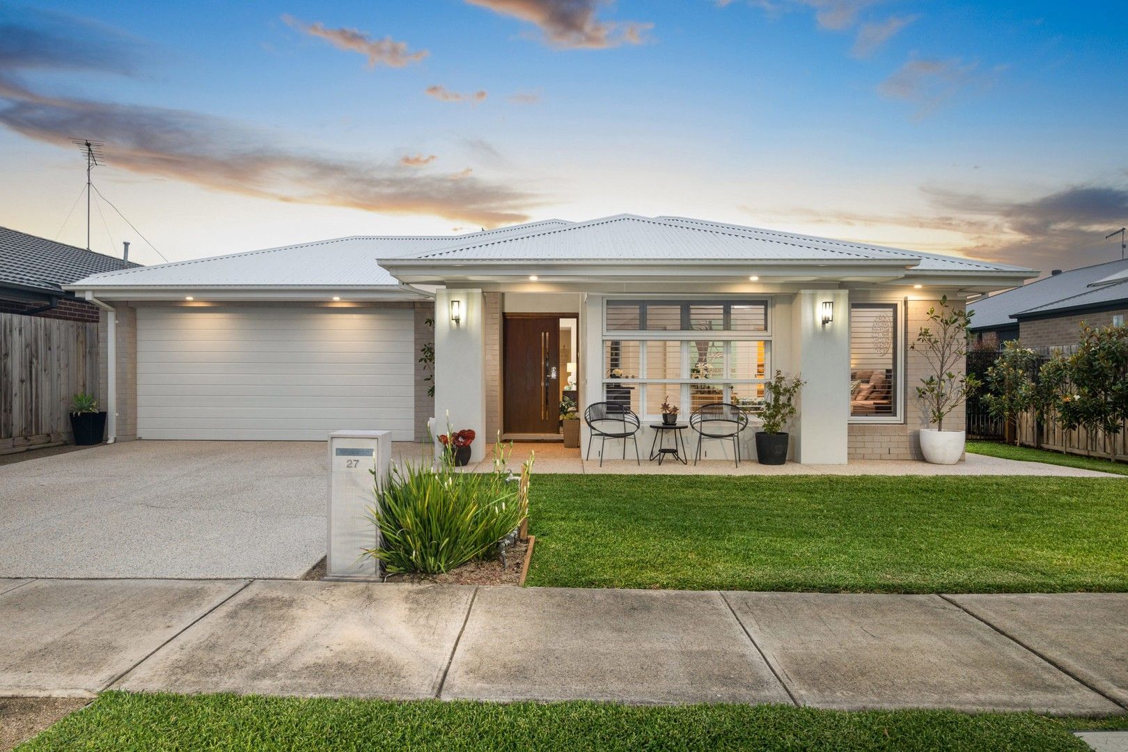 4 bedrooms House in 27 Phalaris Park Drive LOVELY BANKS VIC, 3213