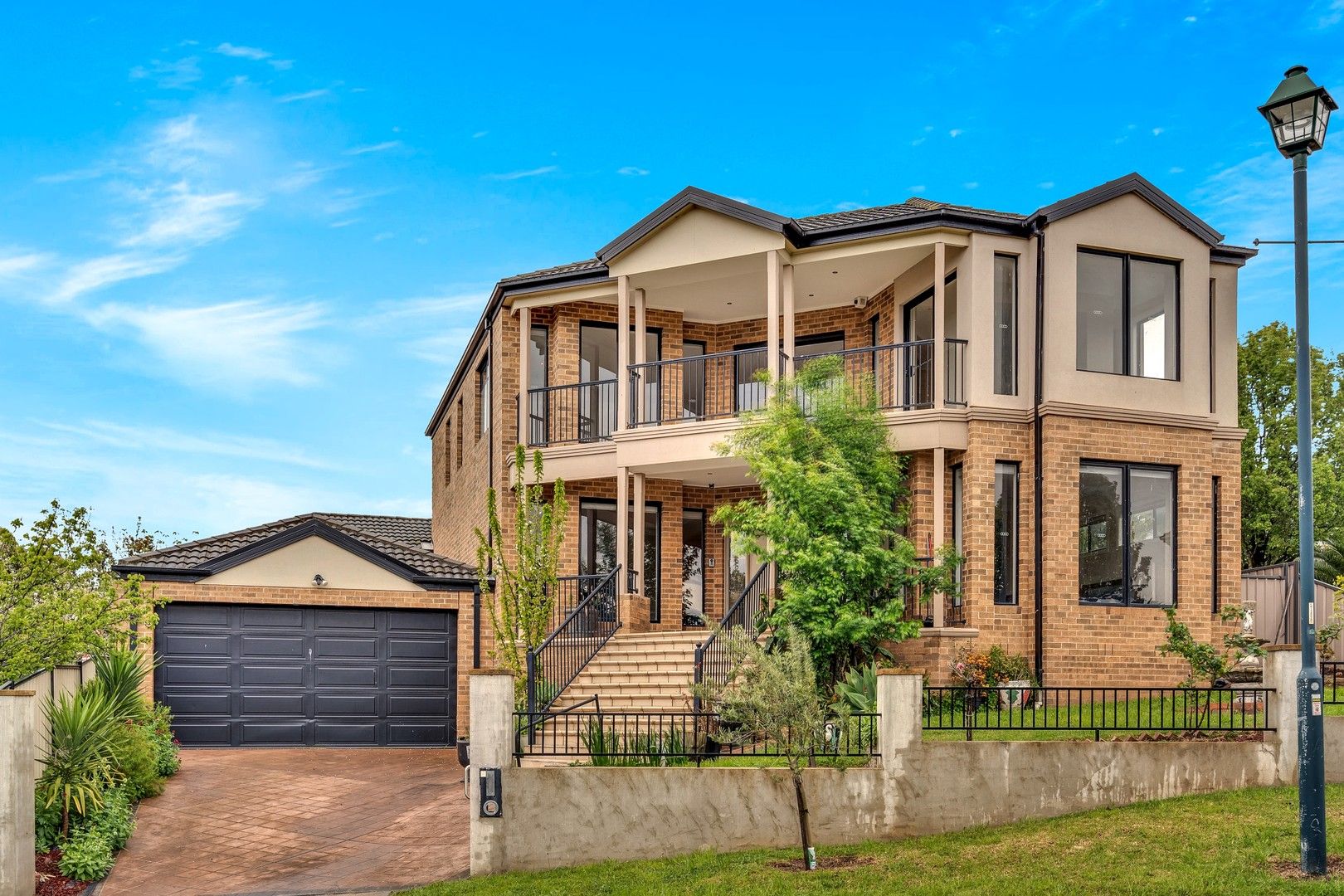 5 bedrooms House in 5 Brae Court GREENVALE VIC, 3059