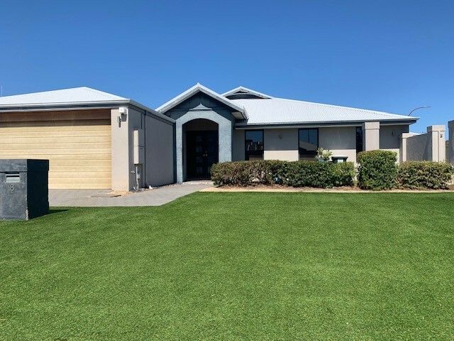 4 bedrooms House in 8 Morville Pass CANNING VALE WA, 6155