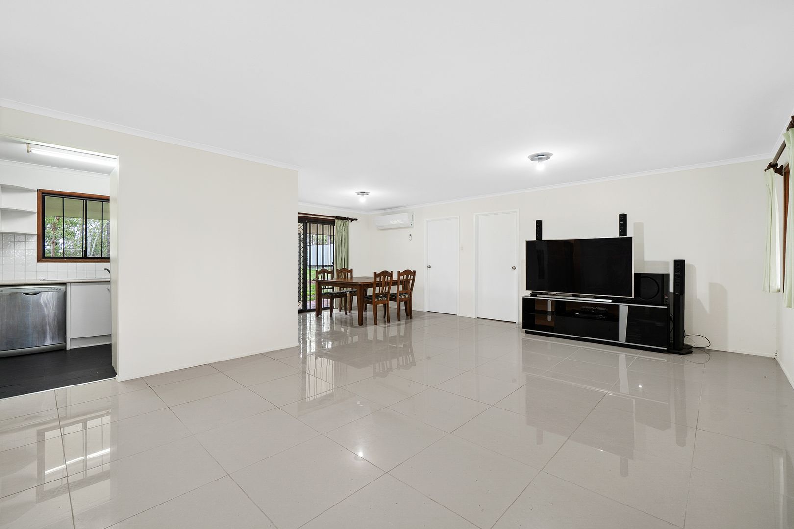 83 Kooringal Road, Munruben QLD 4125, Image 1