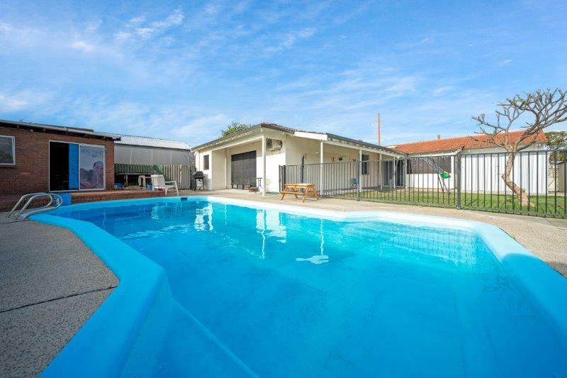 6 bedrooms House in 13 Collingwood Street DIANELLA WA, 6059