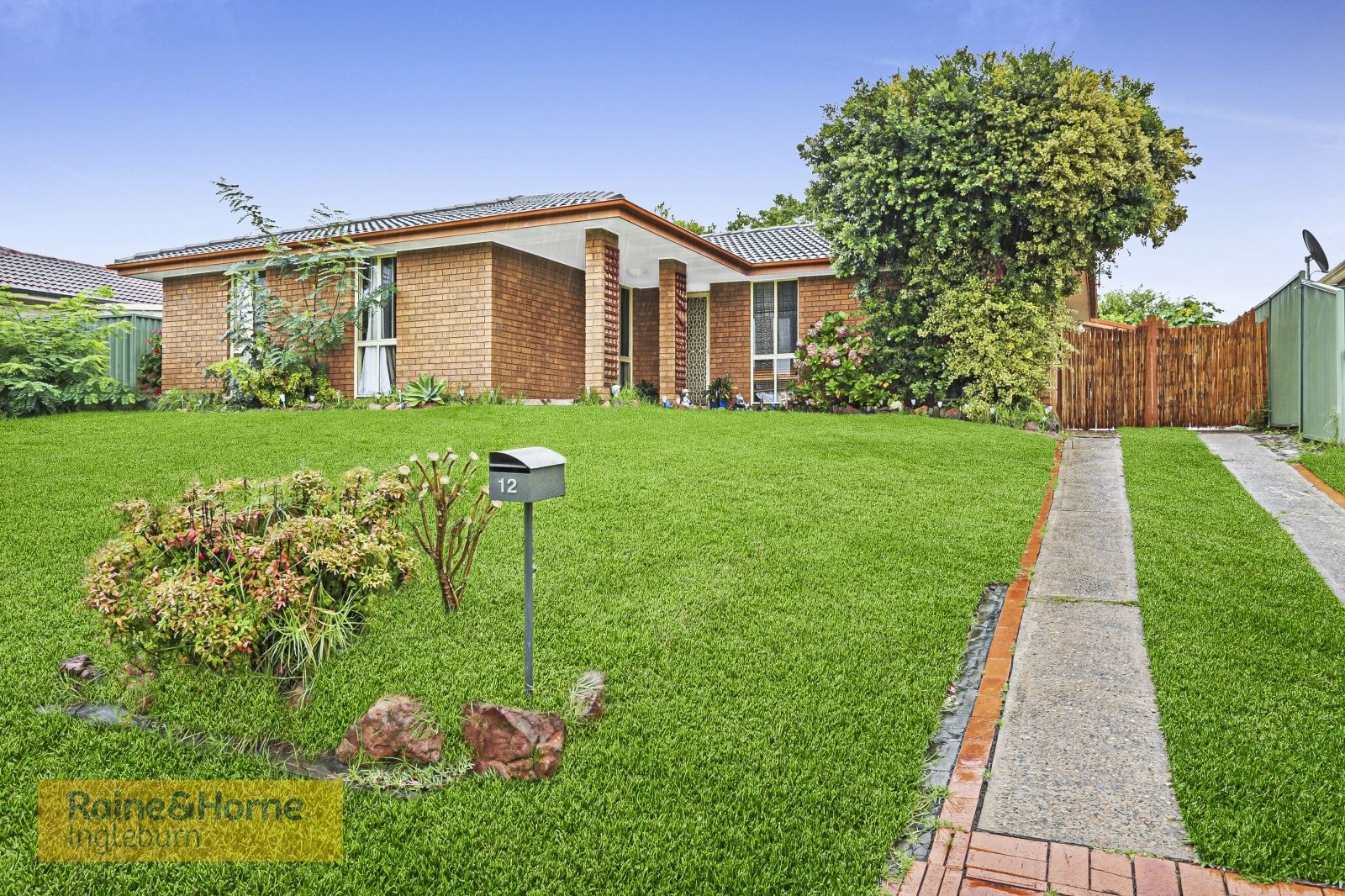 4 bedrooms House in 12 Adrian Street MACQUARIE FIELDS NSW, 2564