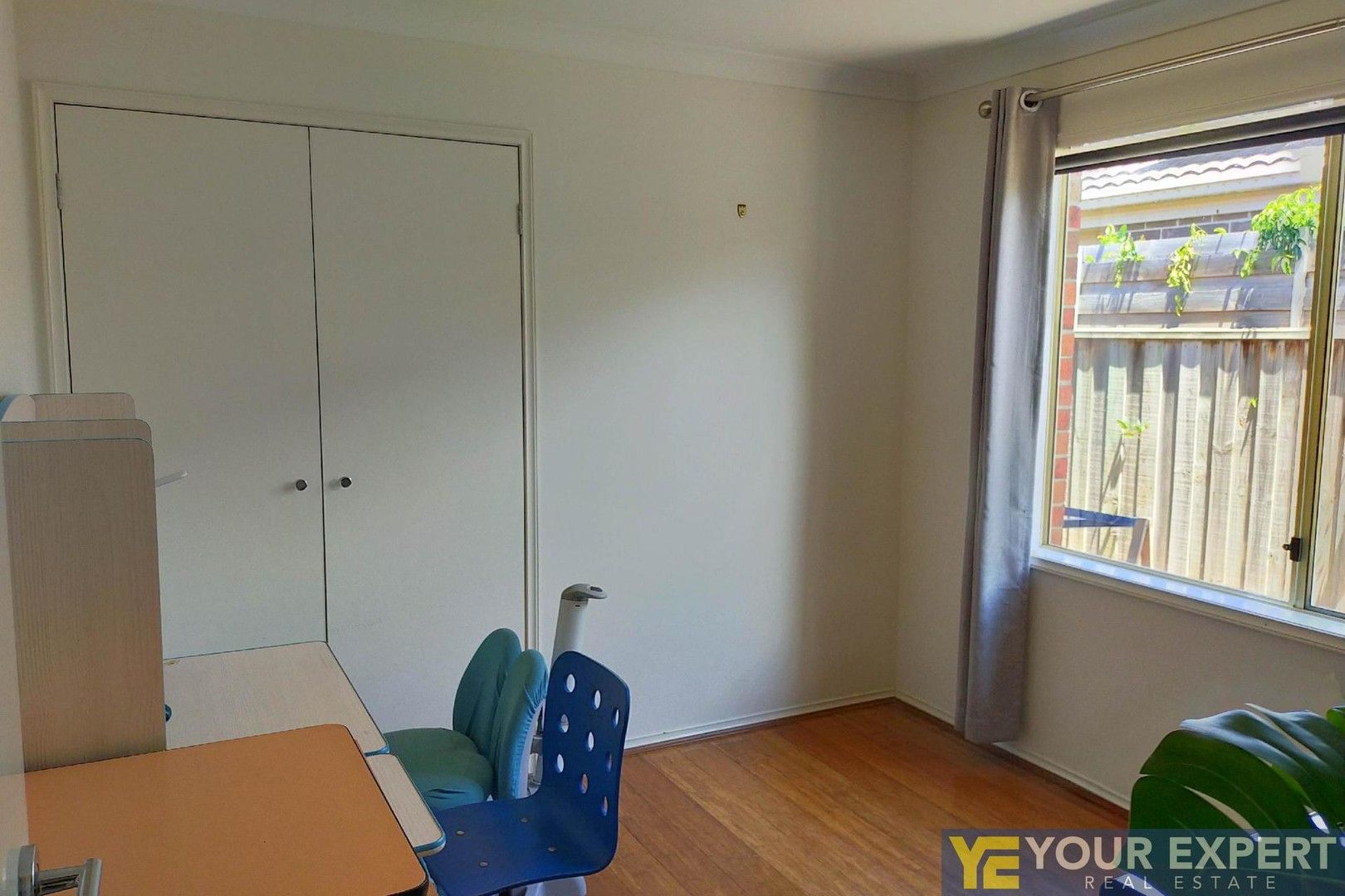 4 bedrooms House in 2 Roseville Court BERWICK VIC, 3806