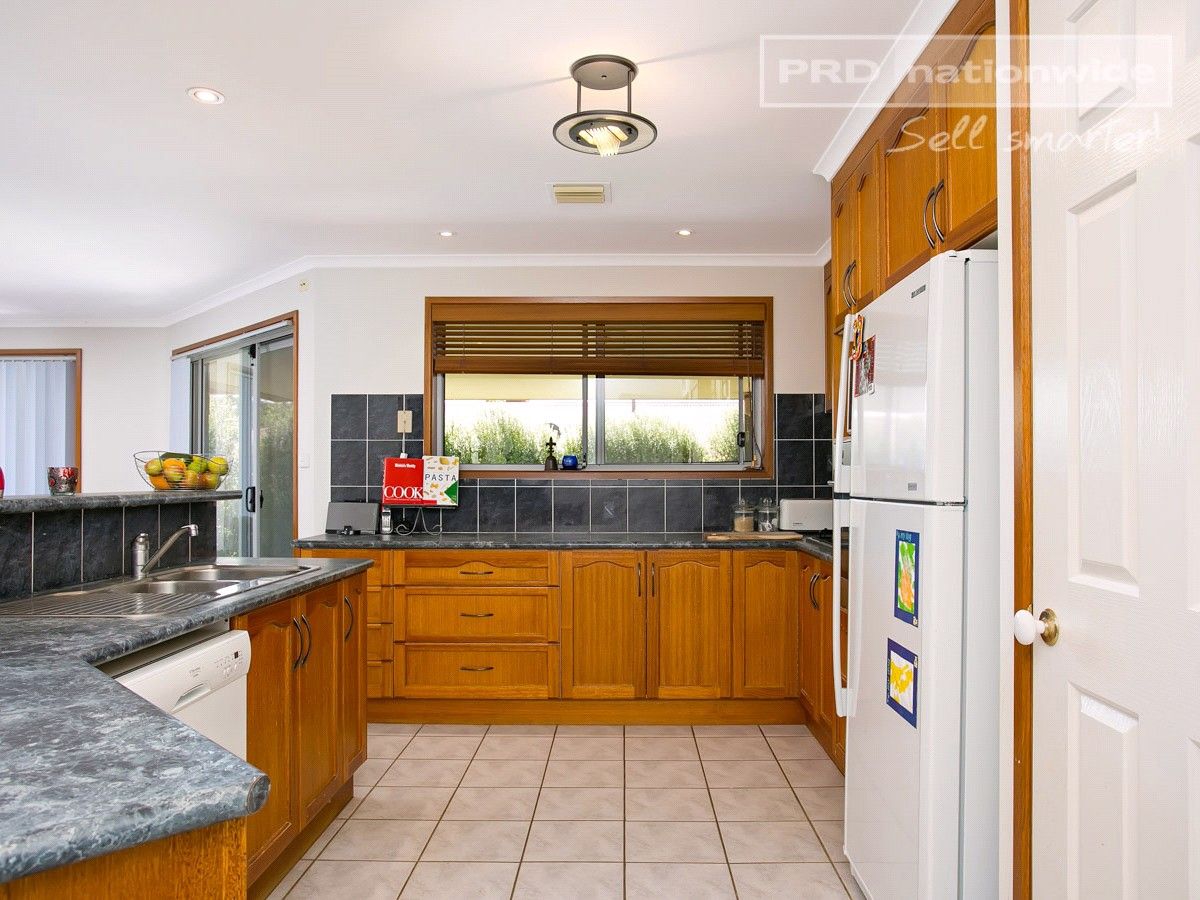 114 Kaloona Drive, Bourkelands NSW 2650, Image 2