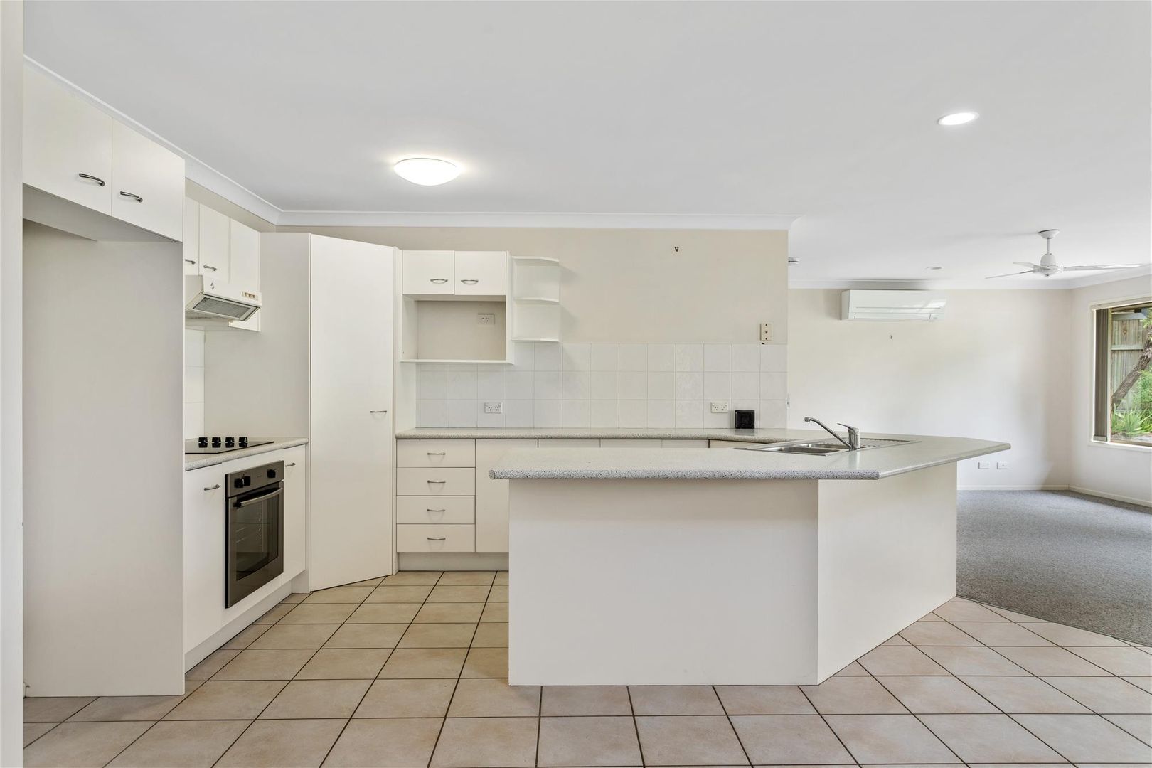 8 Strathmere Place, Upper Kedron QLD 4055, Image 2