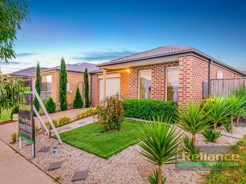 4 Amble Way, Melton South VIC 3338, Image 1