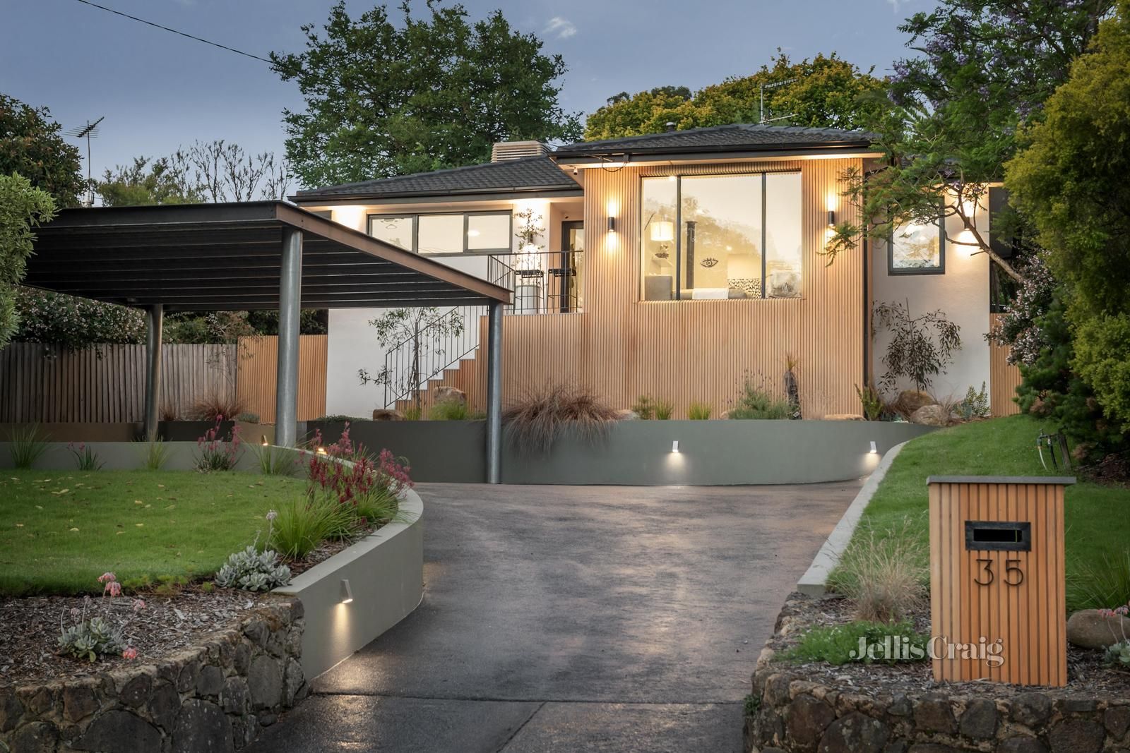 35 Raglan Road, Research VIC 3095, Image 1