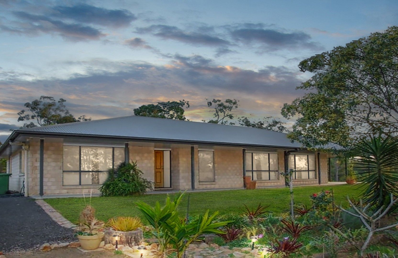 4 bedrooms House in 23 Bentley Drive REGENCY DOWNS QLD, 4341
