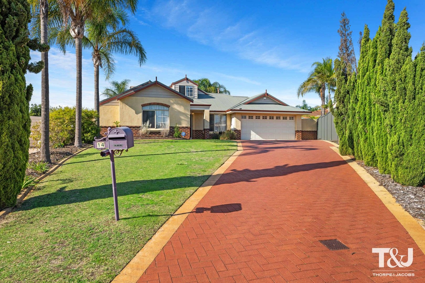 4 bedrooms House in 14 Horizon Ridge CANNING VALE WA, 6155