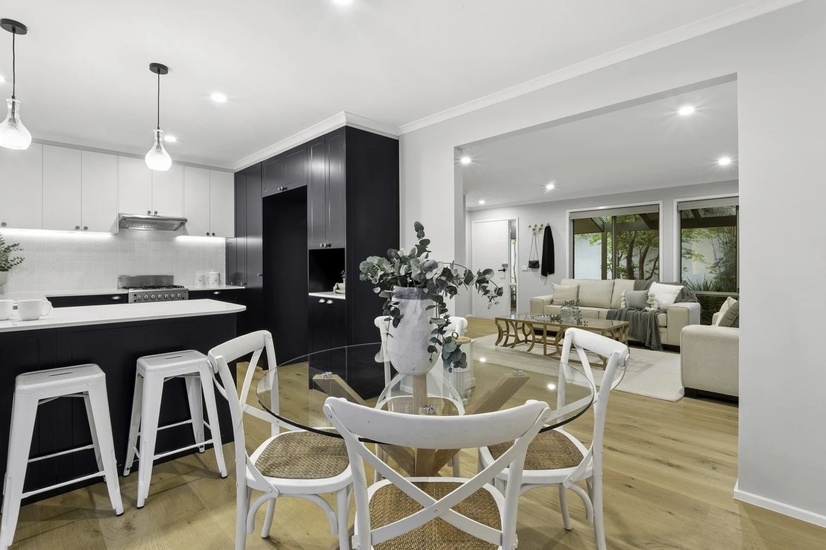 1/4 Redwood Avenue, Jerrabomberra NSW 2619