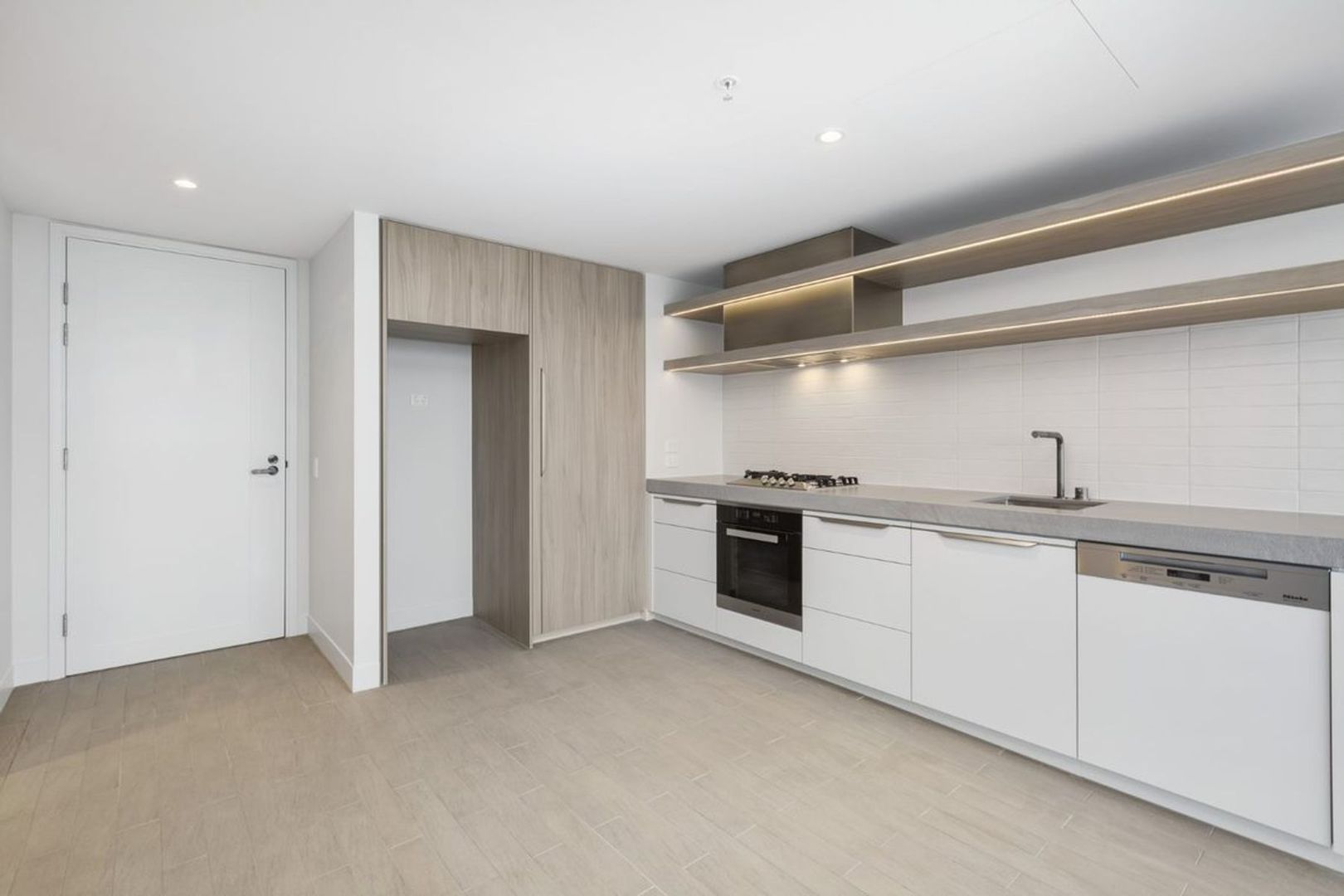 1 bedrooms Apartment / Unit / Flat in 1007/296 Victoria Parade EAST MELBOURNE VIC, 3002