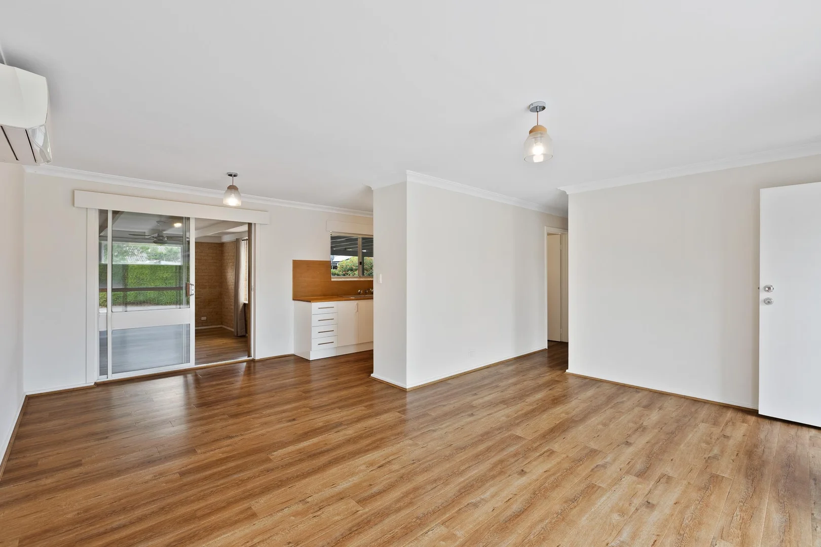 Additional image 3 of 379A Belmont Avenue, Cloverdale WA 6105