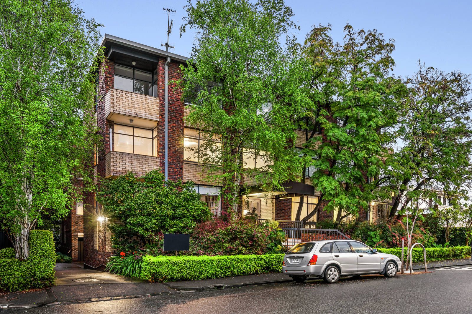 2/145 Walsh Street, South Yarra Property History & Address Research
