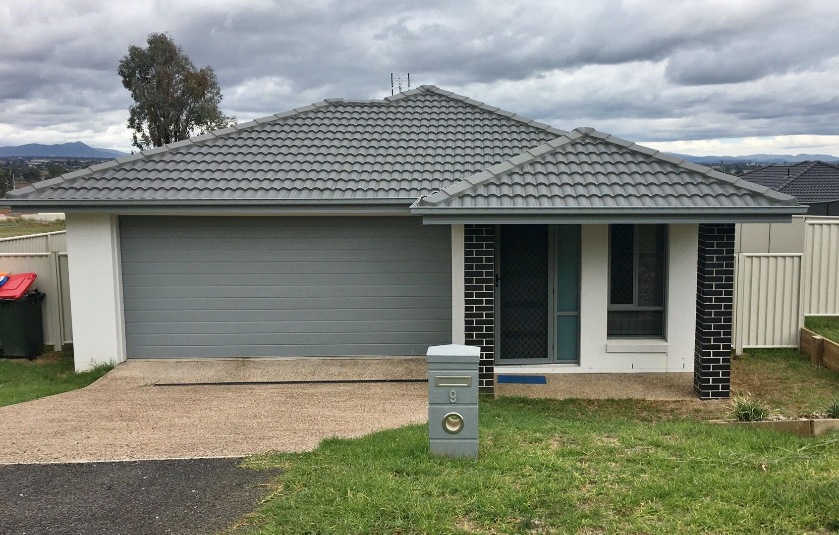 4 bedrooms House in 9 Curlew Crescent TAMWORTH NSW, 2340