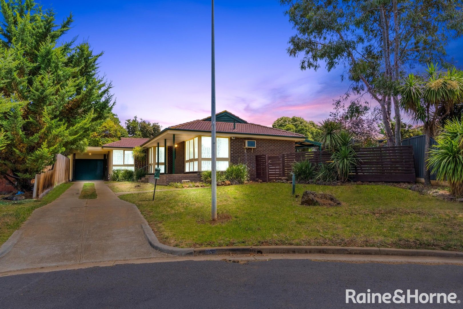 4 bedrooms House in 5 Regency Place MELTON WEST VIC, 3337