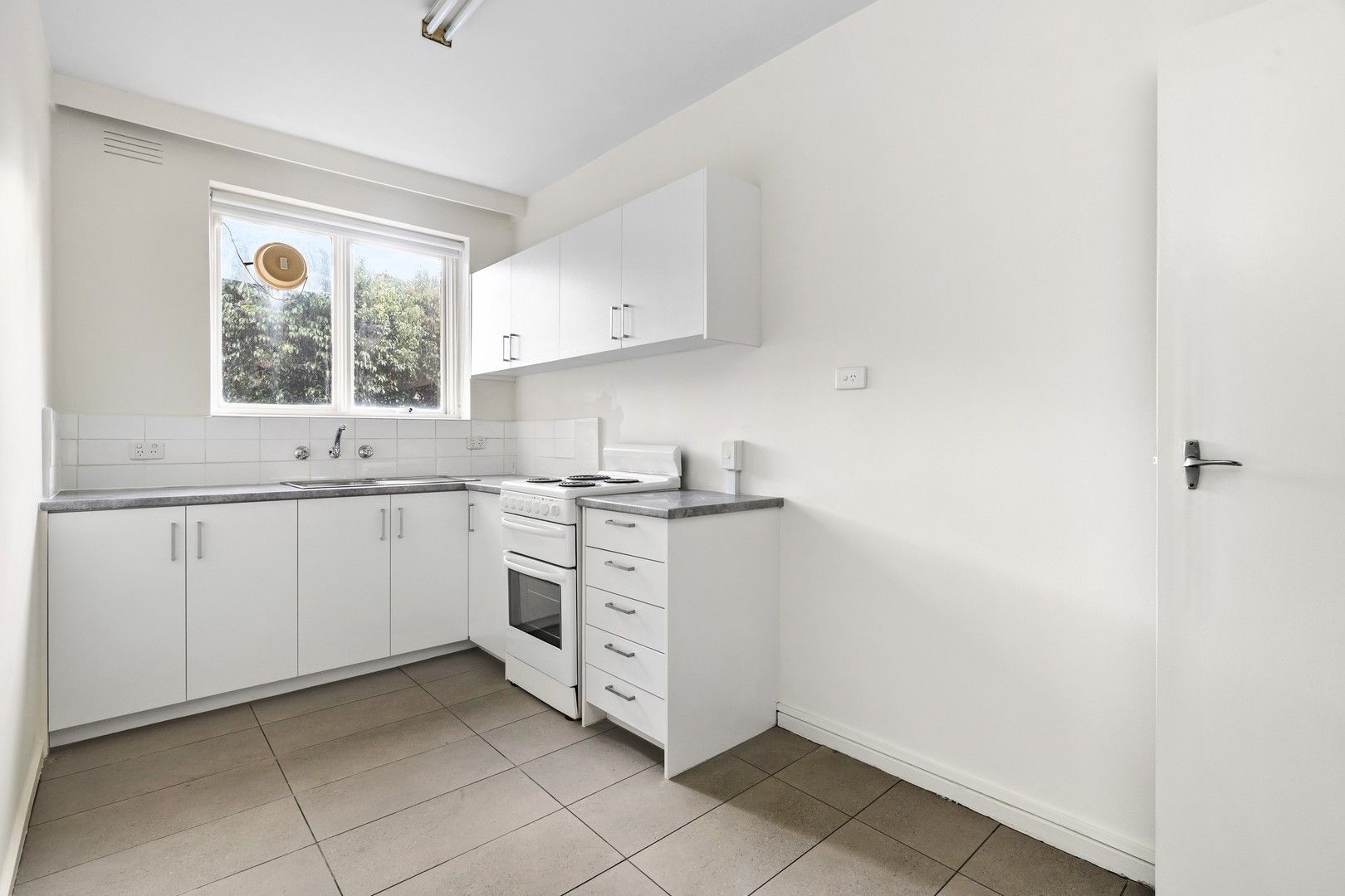 1 bedrooms Apartment / Unit / Flat in 10/13 St Leonards Avenue ST KILDA VIC, 3182