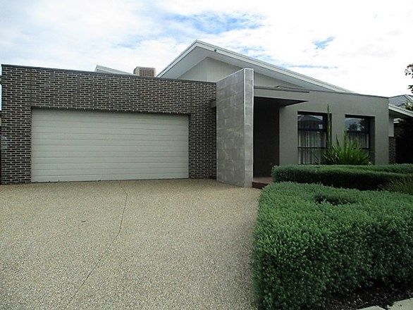 4 bedrooms House in 18 Flowerbloom Crescent CLYDE NORTH VIC, 3978