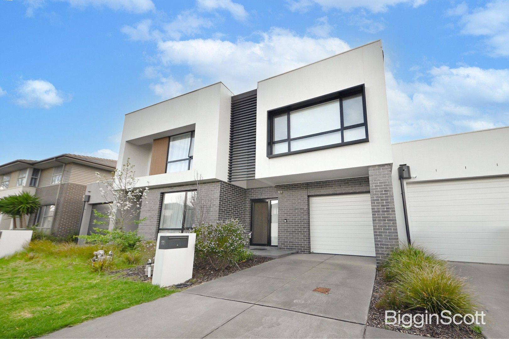 3 bedrooms Townhouse in 11 O'Shannasy Street MULGRAVE VIC, 3170