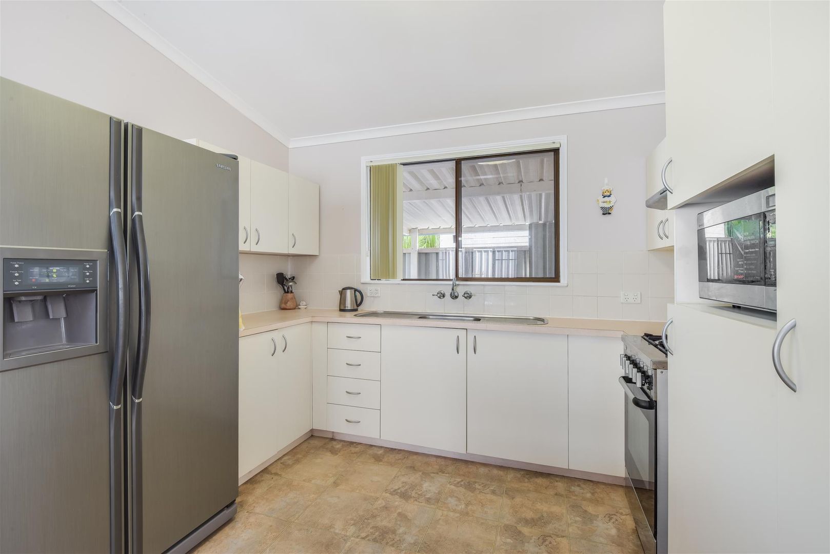 12 First Avenue, Green Point NSW 2251, Image 2