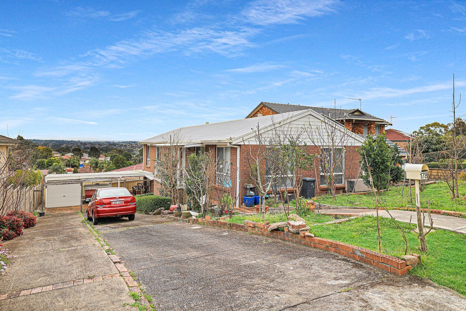 5 bedrooms House in 178 Longhurst Road MINTO NSW, 2566