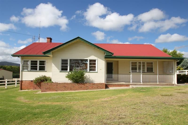 111 Cowper Street, Tenterfield NSW 2372, Image 0