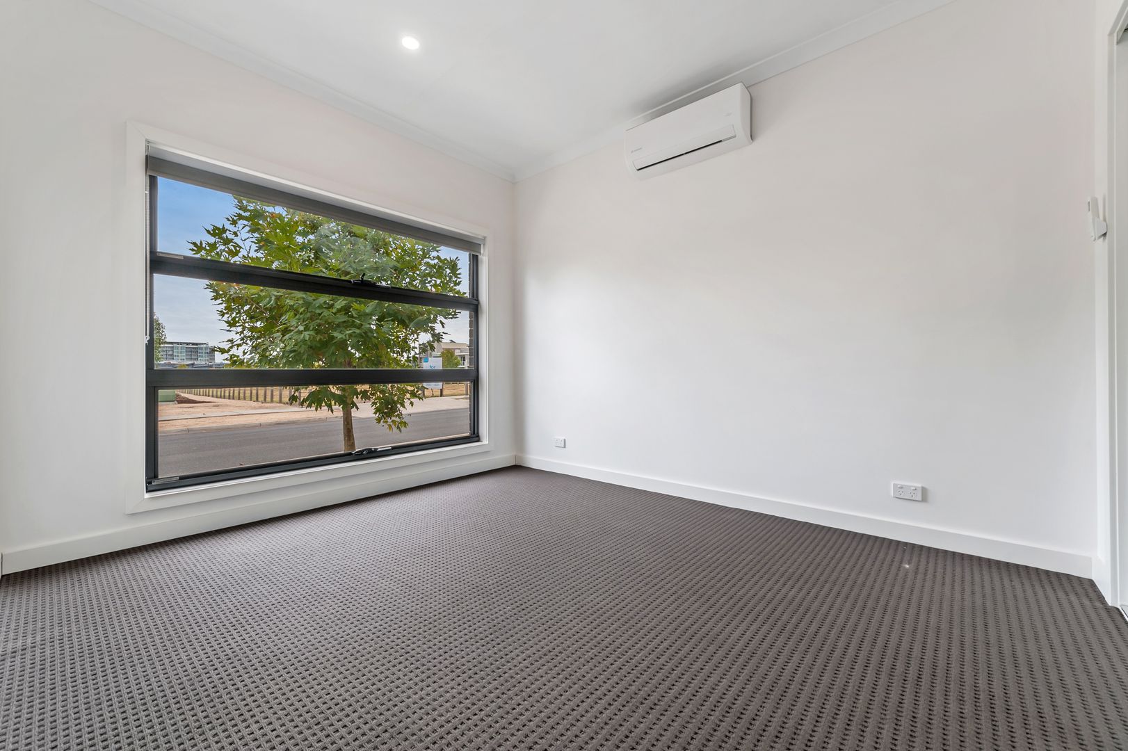 4/156 The Esplanade, Caroline Springs VIC 3023, Image 2