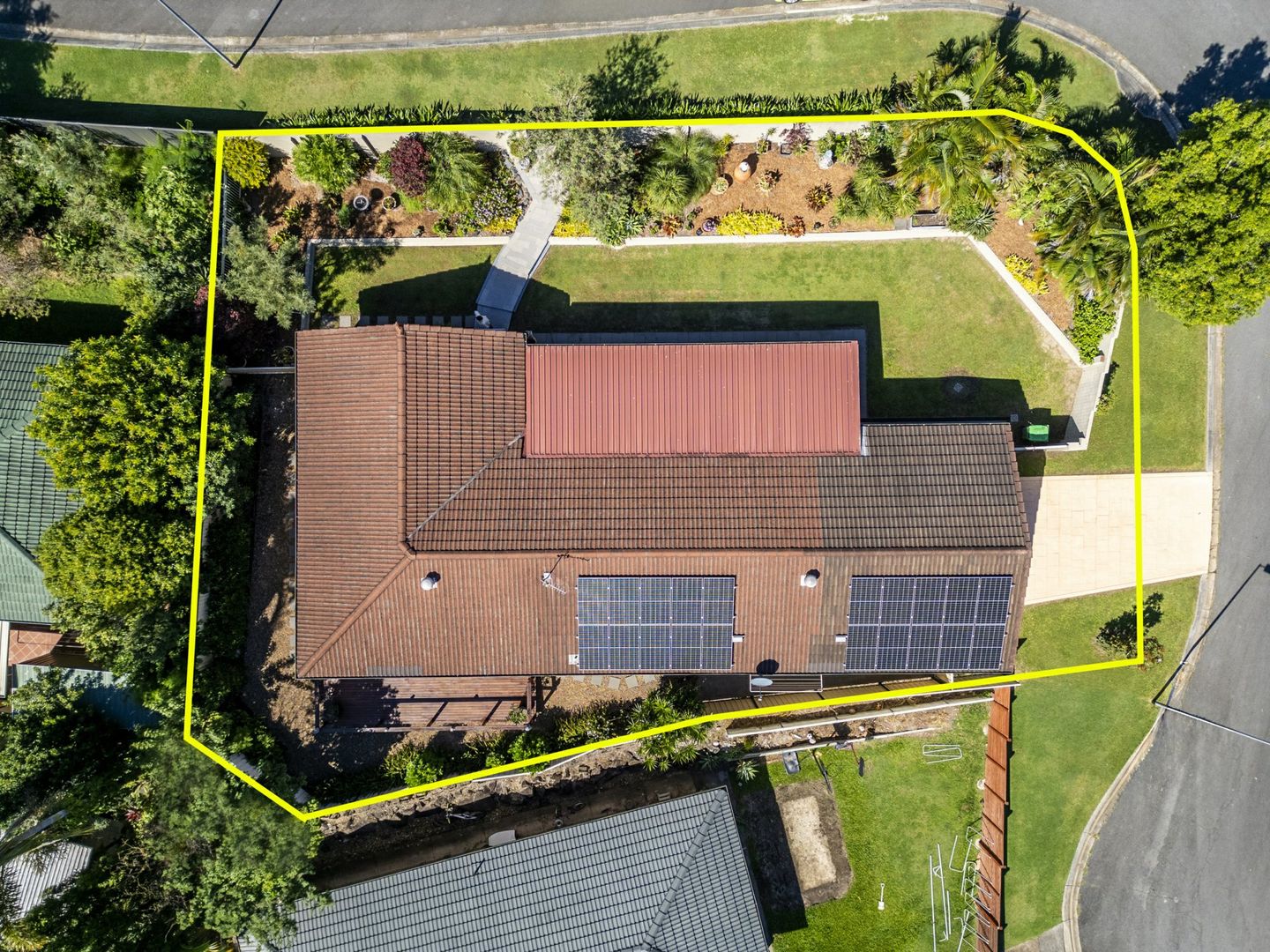 28 Richard Crescent, Highland Park QLD 4211, Image 1