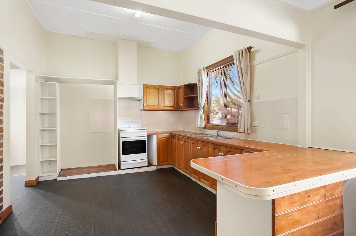 8 Warabin Street, Waterfall NSW 2233, Image 1