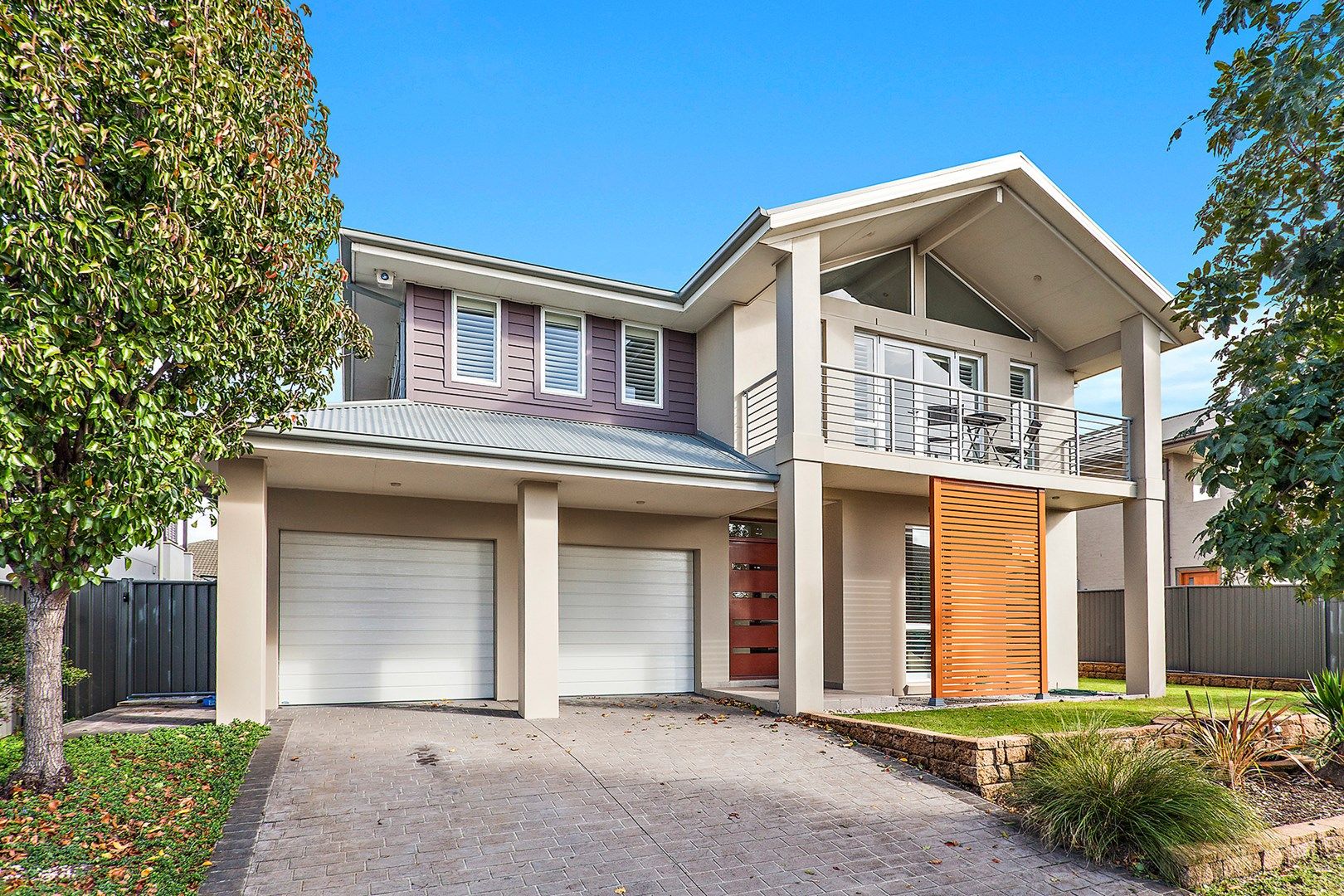 11 Haywards Bay Drive, Haywards Bay Property History & Address