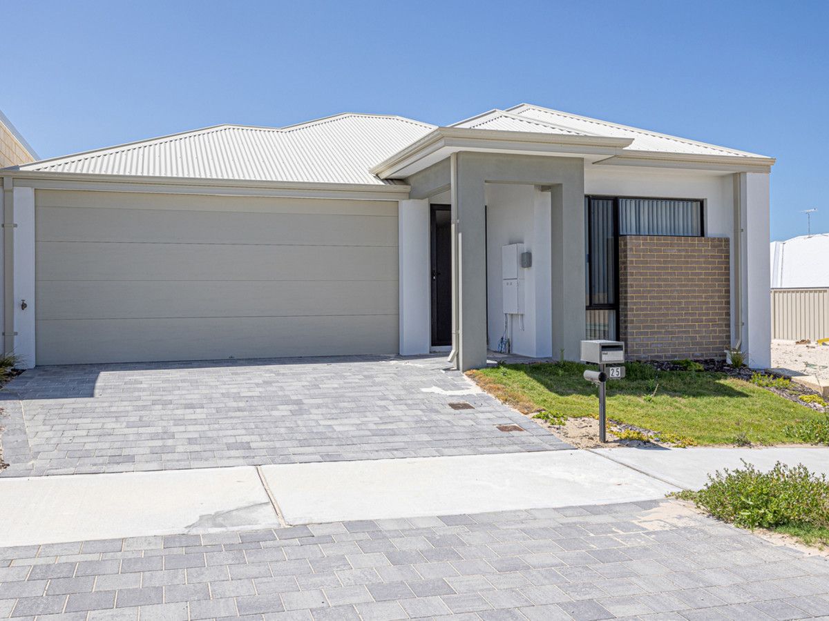 4 bedrooms House in 25 Paddle Way YANCHEP WA, 6035