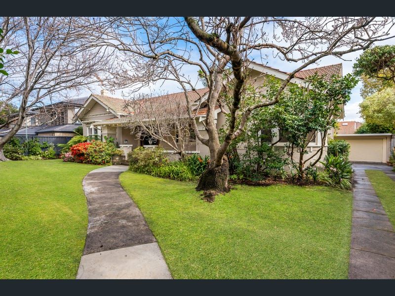 5 bedrooms House in 25 Holroyd Avenue ST KILDA EAST VIC, 3183