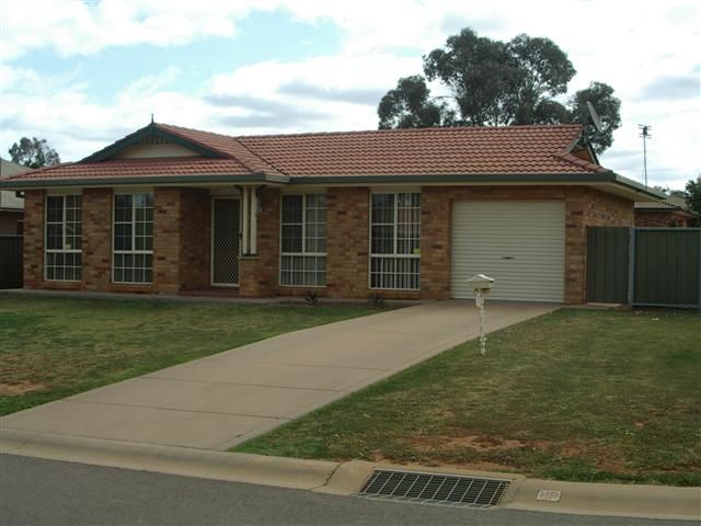 3 bedrooms House in 2 Wren Place DUBBO NSW, 2830