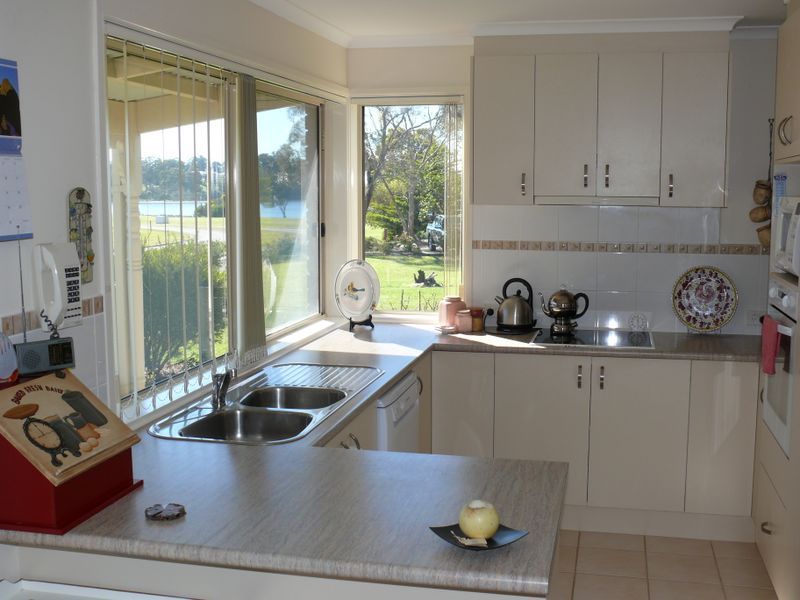 37 Lake Shore Drive, NEWLANDS ARM VIC 3875, Image 2