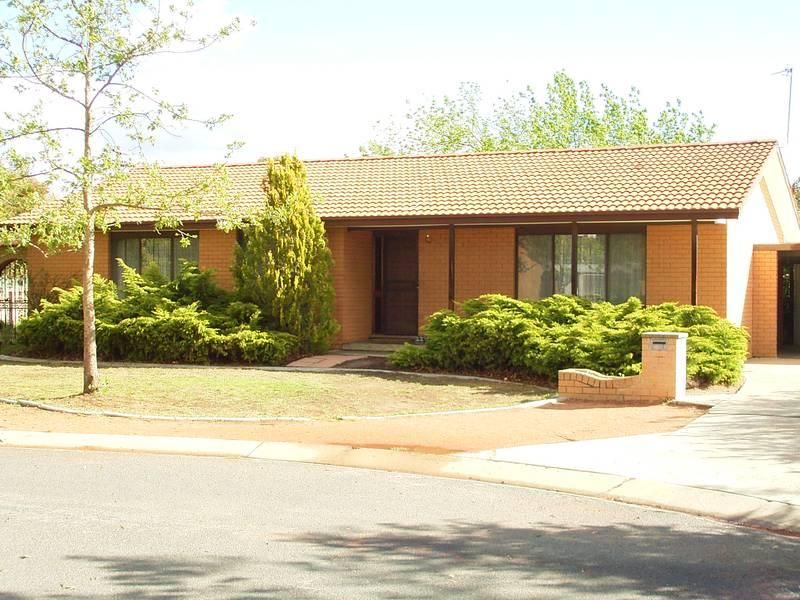 15 Beardsmore Place, Gowrie ACT 2904