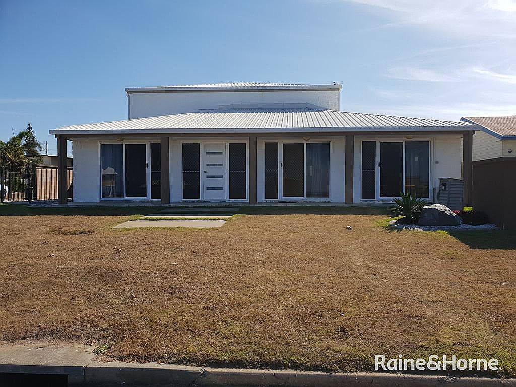 2 bedrooms House in 3/48 Pacific Esplanade SLADE POINT QLD, 4740