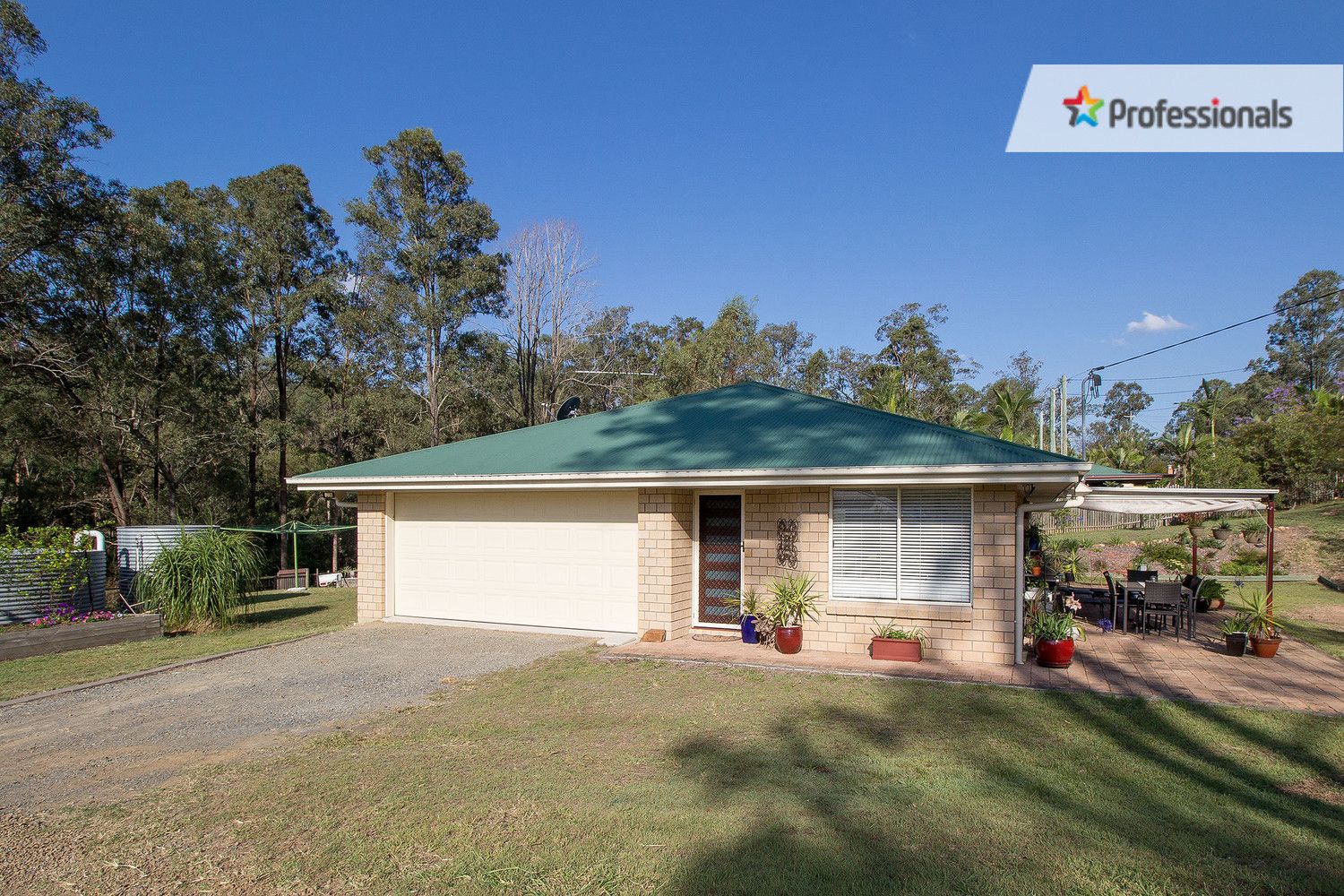 114-116 Michelle Drive, Cedar Grove QLD 4285, Image 2