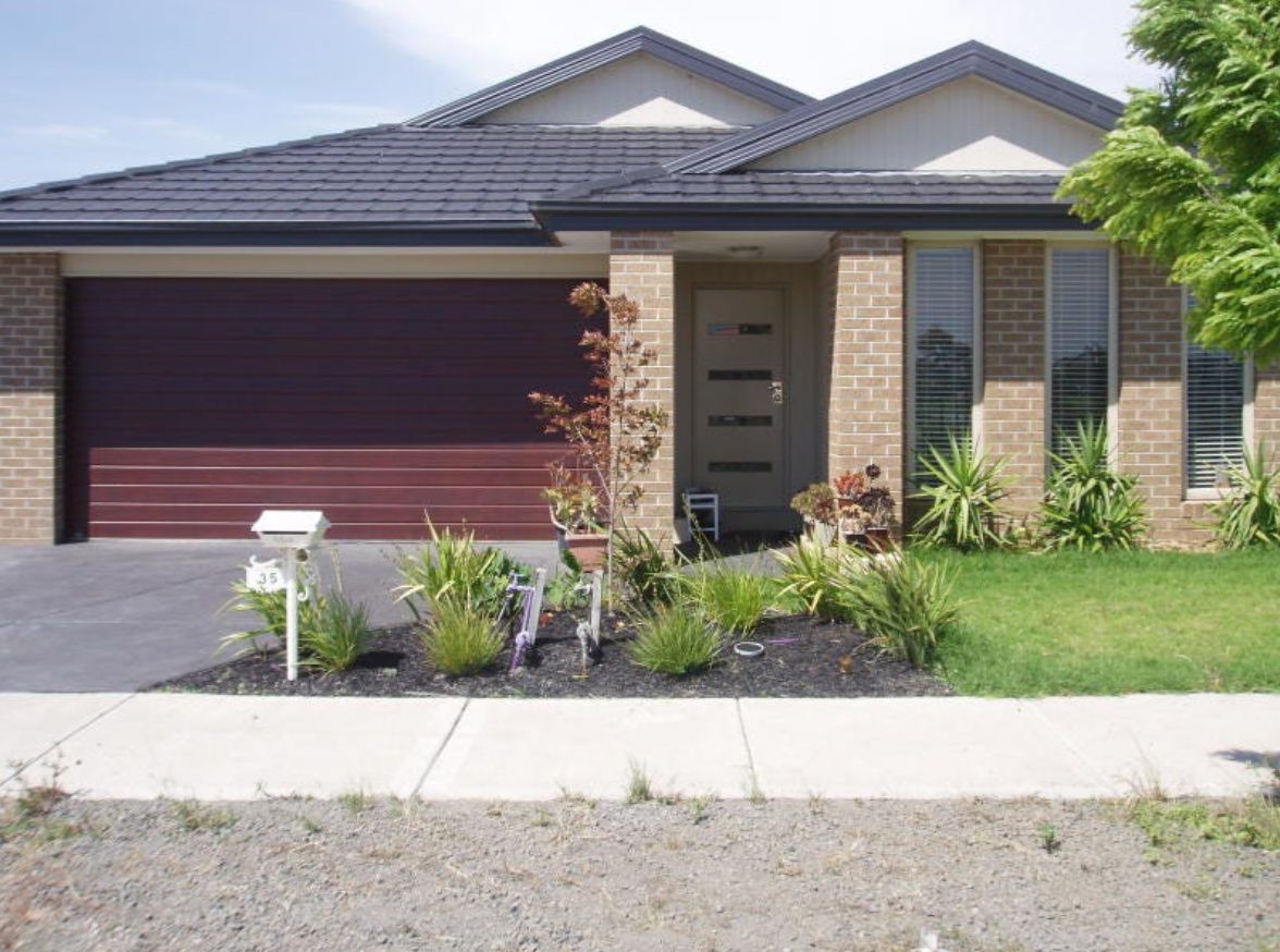 3 bedrooms House in 35 Brickwood Circuit CRAIGIEBURN VIC, 3064