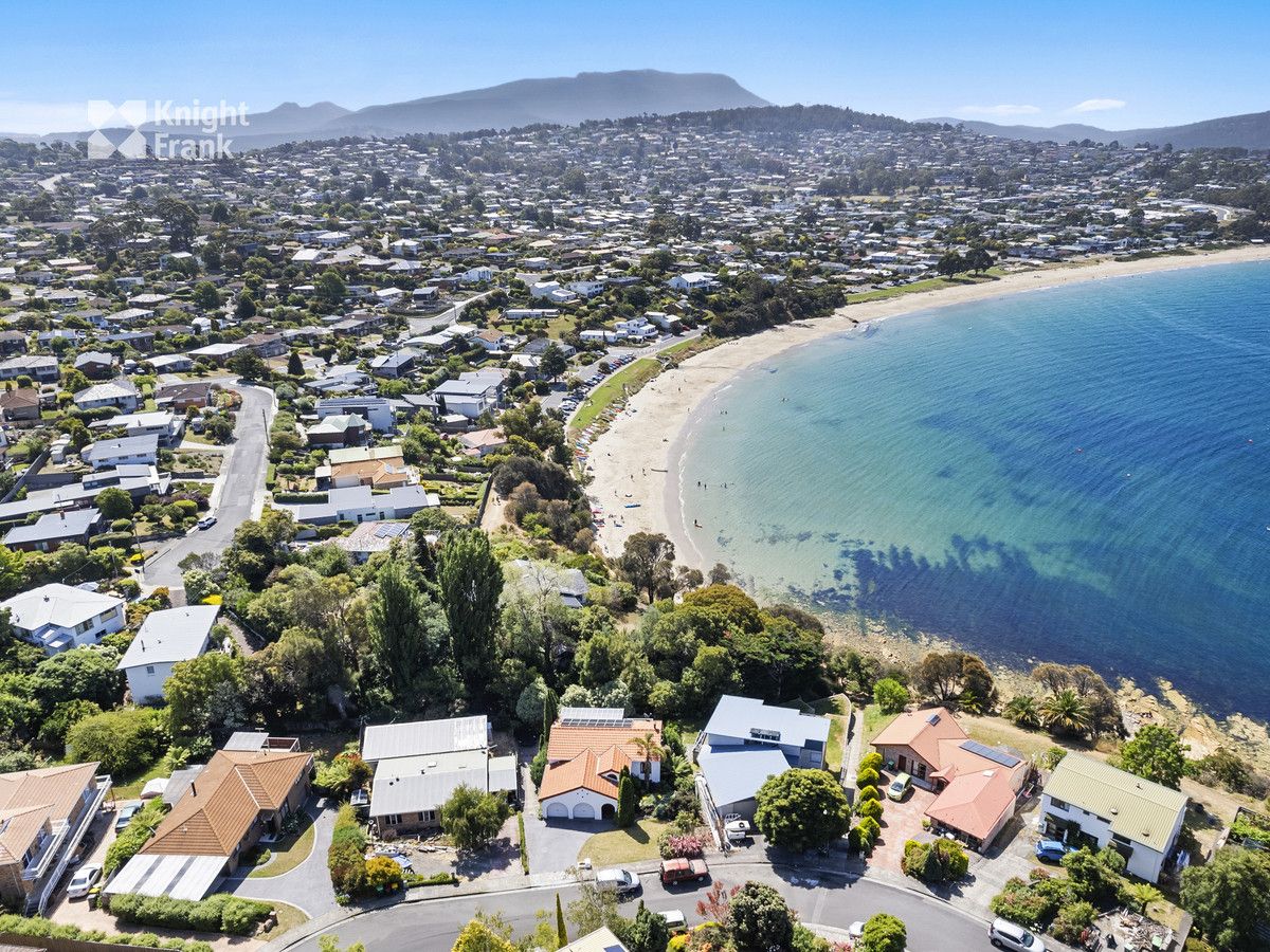 3 bedrooms House in 46 Flowerpot Crescent BLACKMANS BAY TAS, 7052