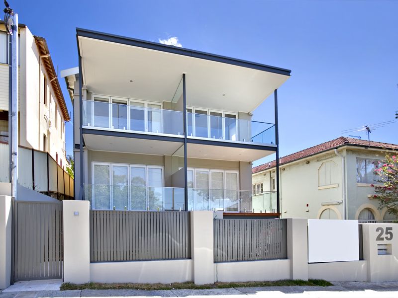 2 bedrooms Apartment / Unit / Flat in 4/25 Bennett St BONDI NSW, 2026