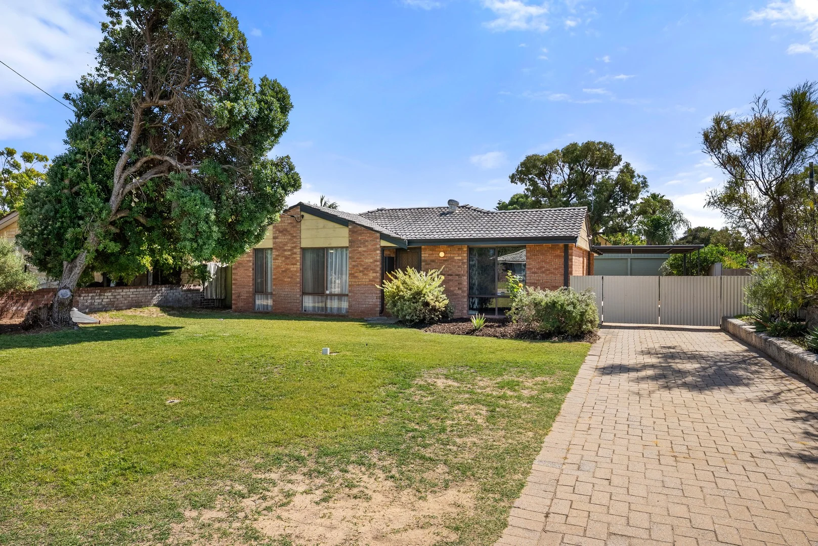 Primary image of 20 Knowle Way, Warnbro WA 6169
