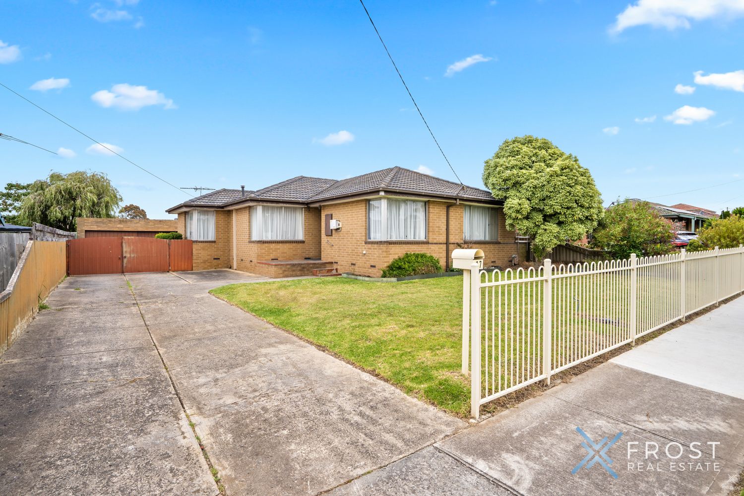 4 bedrooms House in 17 Medway Road CRAIGIEBURN VIC, 3064