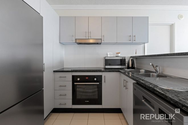 29/136 Marine Parade Southport 4215 - Image 5