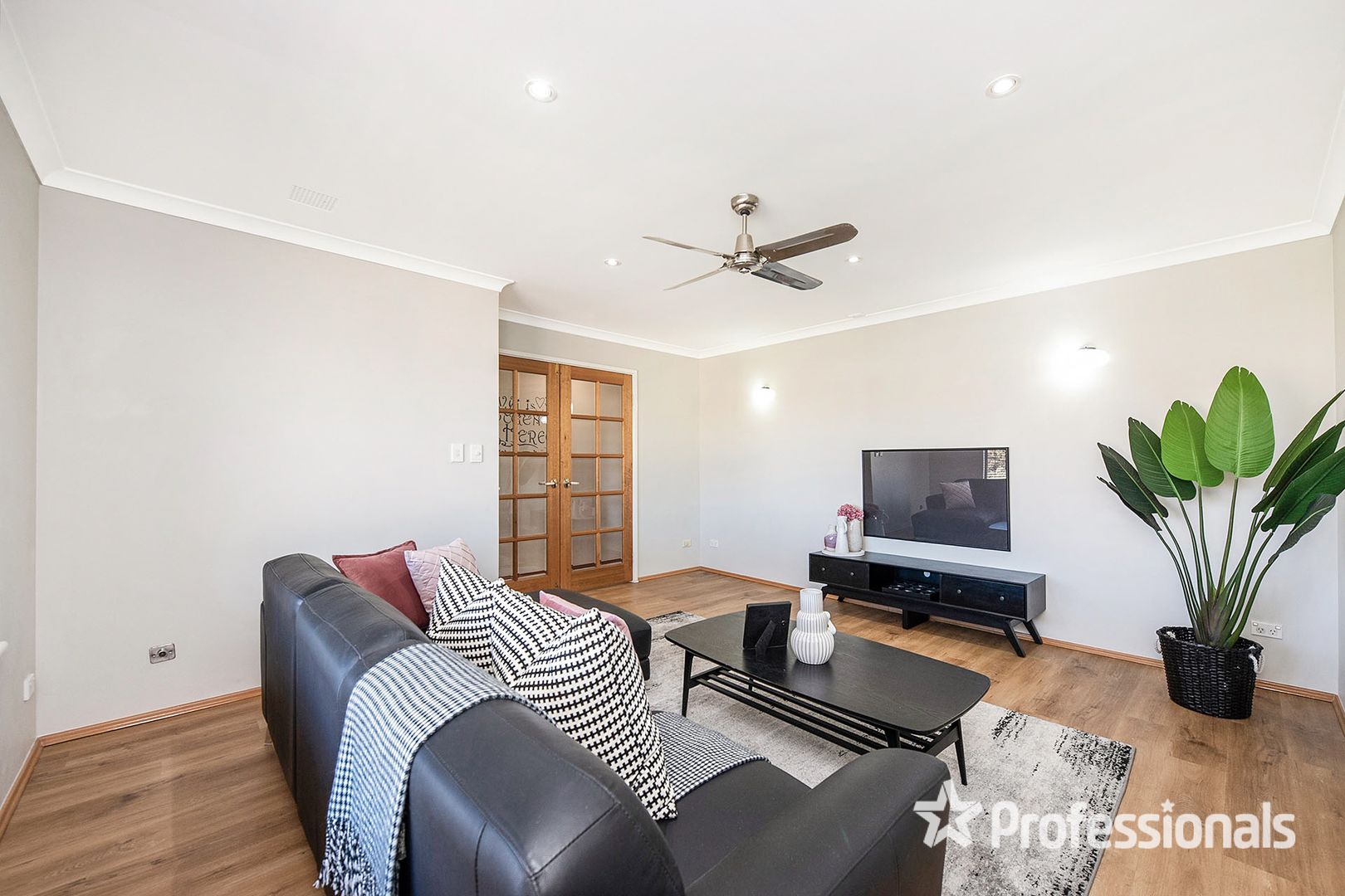 44 Weymouth Blvd, Quinns Rocks WA 6030, Image 2